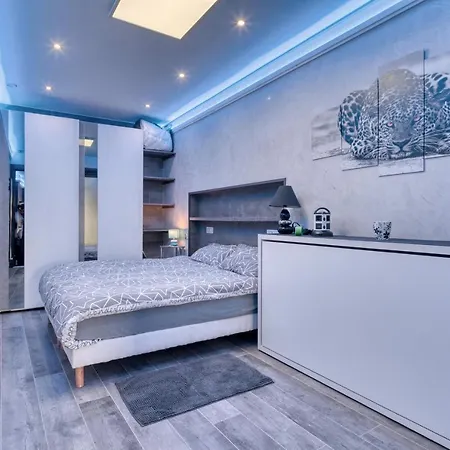 Les Sablettes Panoramic Sea View * مينتون